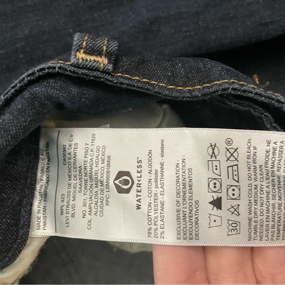 Levi Signature Boot Cut - Picture 4 of 5